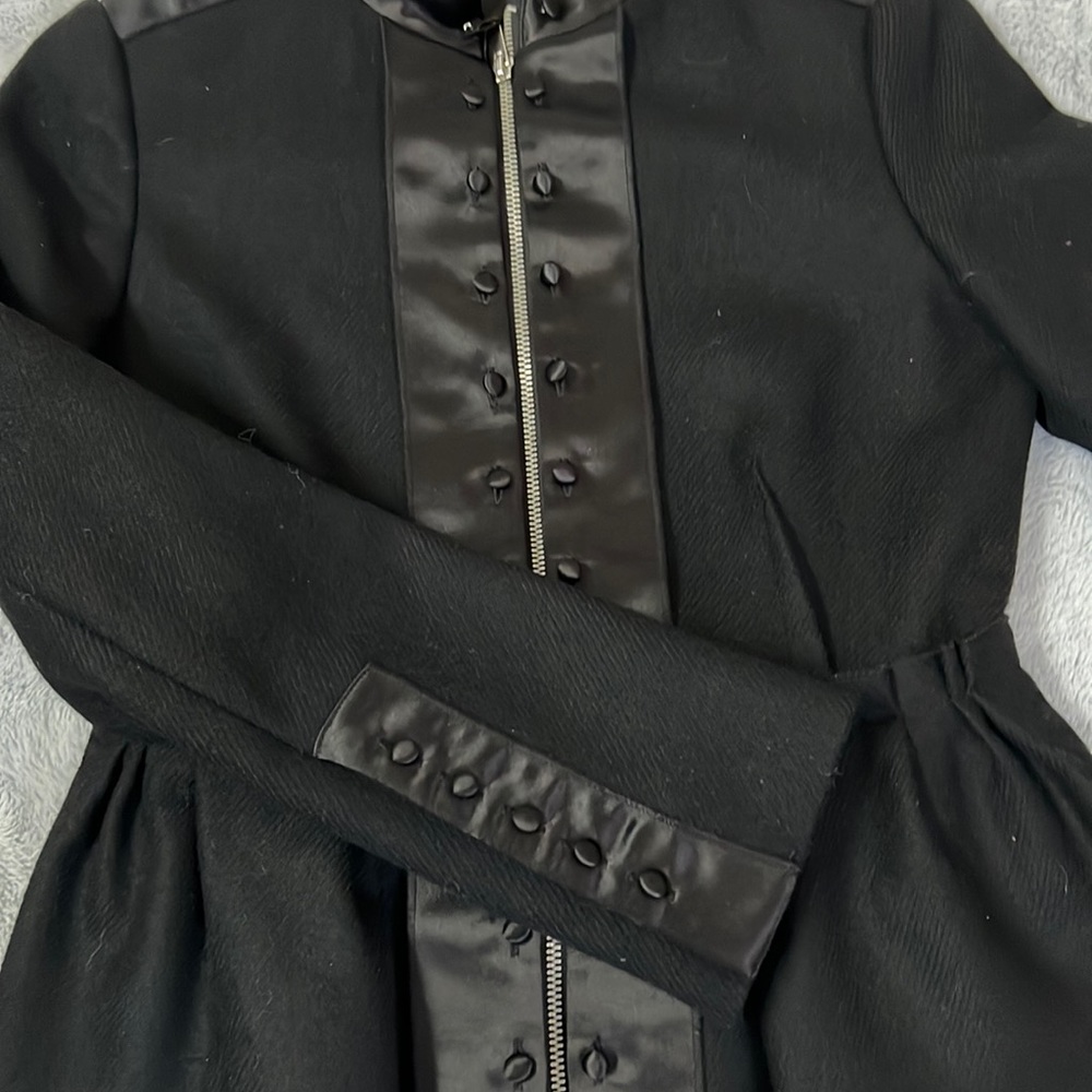 BCBG Maxazria blazer 100% wool - Picture 9 of 12